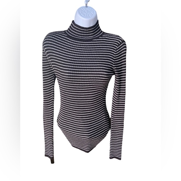 Rue21 Tops - Rue 21 Turtle Neck Long‎ Sleeve Size Medium